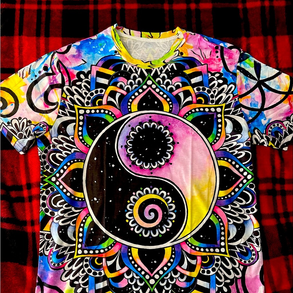GRAPHIC T-Shirt $15